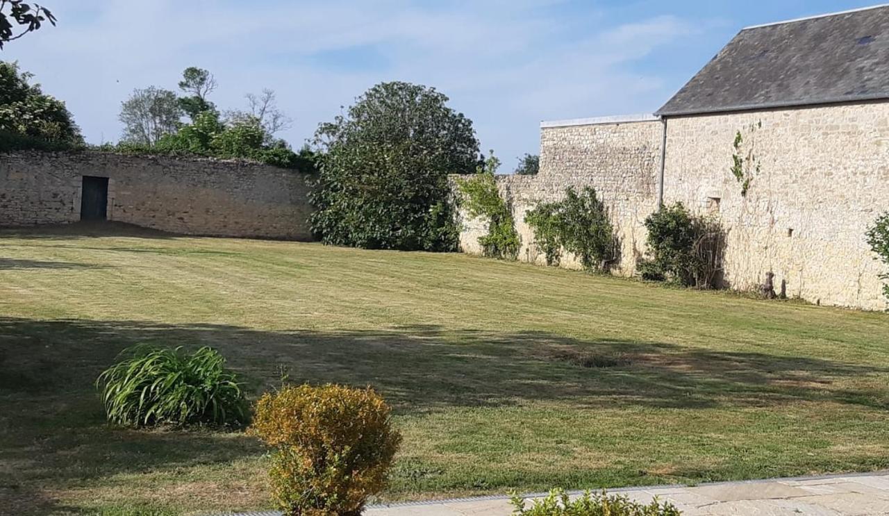 Le Bourg Bed & Breakfast Asnieres-en-Bessin Exterior foto
