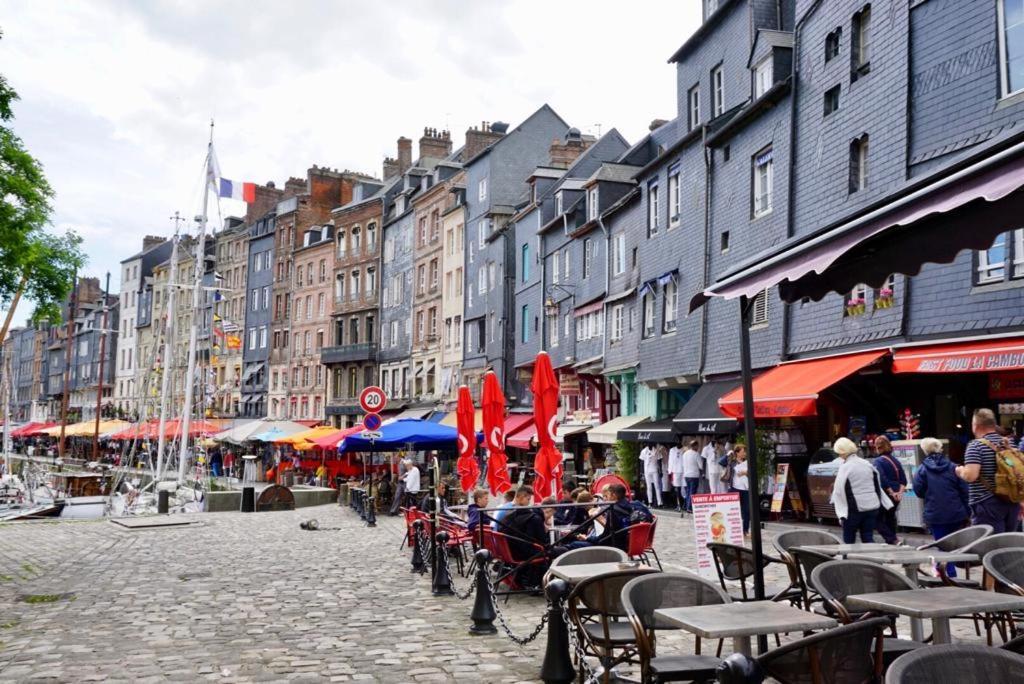 Le Bourg Bed & Breakfast Asnieres-en-Bessin Exterior foto