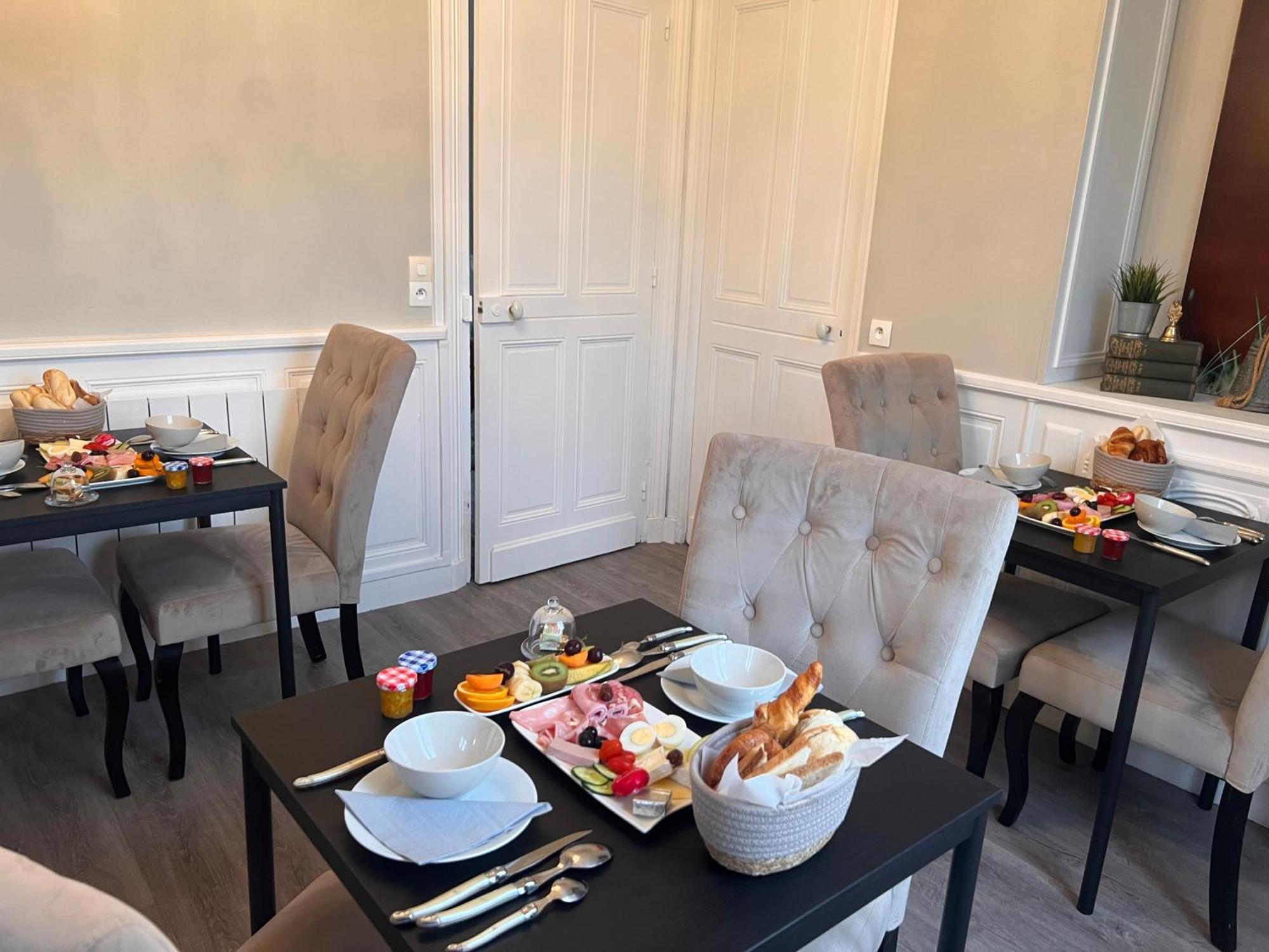 Le Bourg Bed & Breakfast Asnieres-en-Bessin Exterior foto